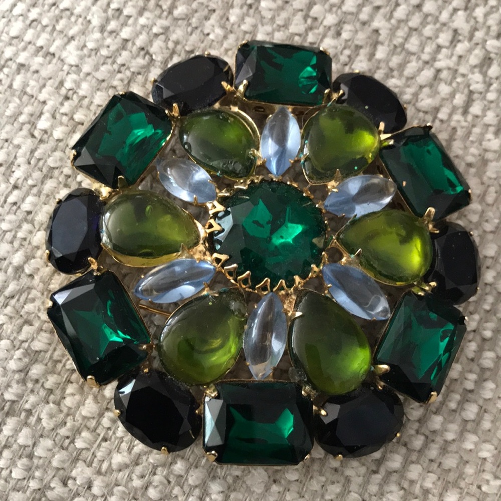 Elegant Green and Gold Brooch